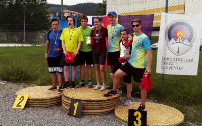 Ekipno zlato in stopničke za naše dijake