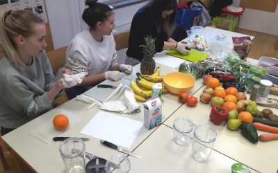 Dijaki 1. A smo imeli projektni dan Hrana in zdravje