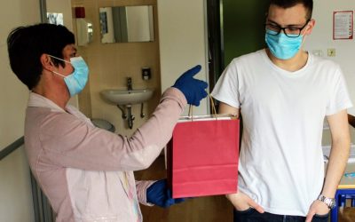 Razdelitev spričeval ter podelitev pohval in nagrad dijakom zaključnega letnika